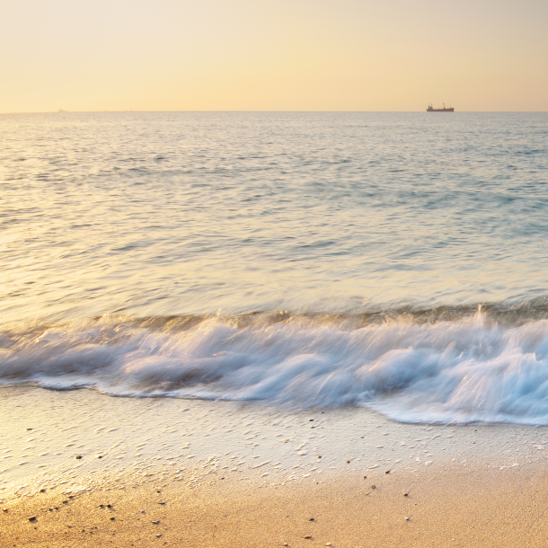 Foto Wellen und Meer im Sonnenuntergang